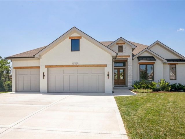 Homes for Sale in Kansas City, MO 64157 | 10221 N Potter Avenue