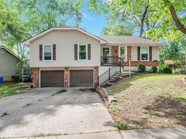 Homes for Sale in Liberty, MO 64068 | 853  York Place