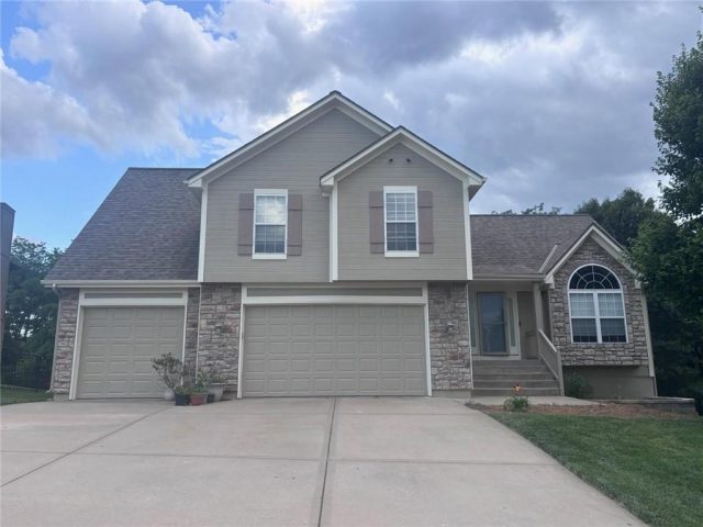 Homes for Sale in Smithville, MO 64089 | 701  Tomahawk Court