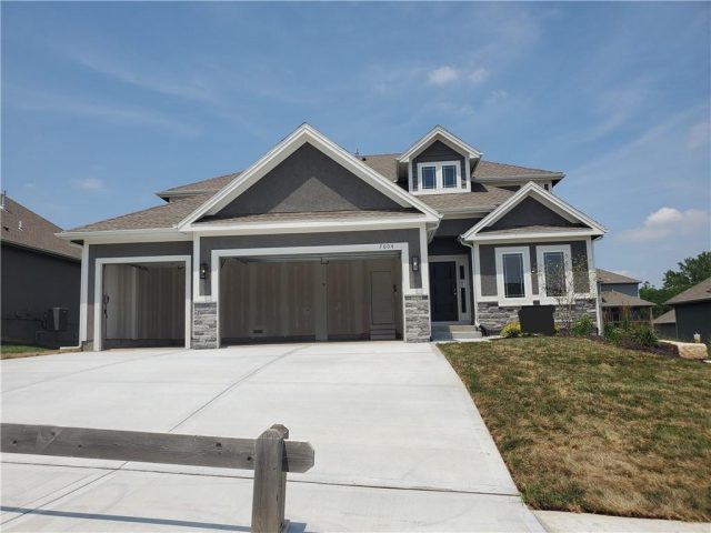 Homes for Sale in Kansas City, MO 64156 | 7004 NE 102nd Court
