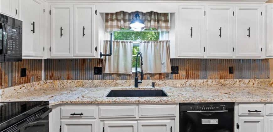 Homes for Sale in Kansas City, MO 64118 | 708 NE 80th Terrace