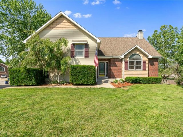 Homes for Sale in Smithville, MO 64089 | 14700  Shamrock Way