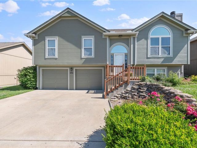 Homes for Sale in Smithville, MO 64089 | 103  Bridgeport Drive