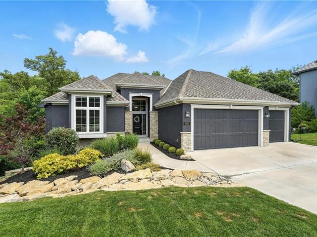 Homes for Sale in Parkville, MO 64152 | 6100  Westwood Court