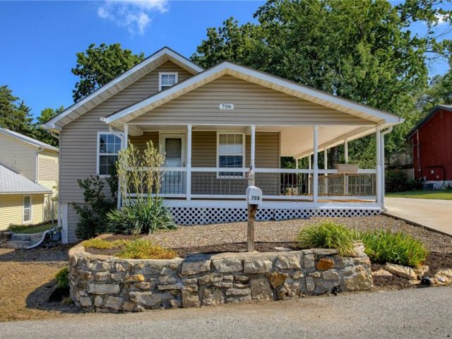 Homes for Sale in Kansas City, MO 64116 | 706 NE 39th Terrace