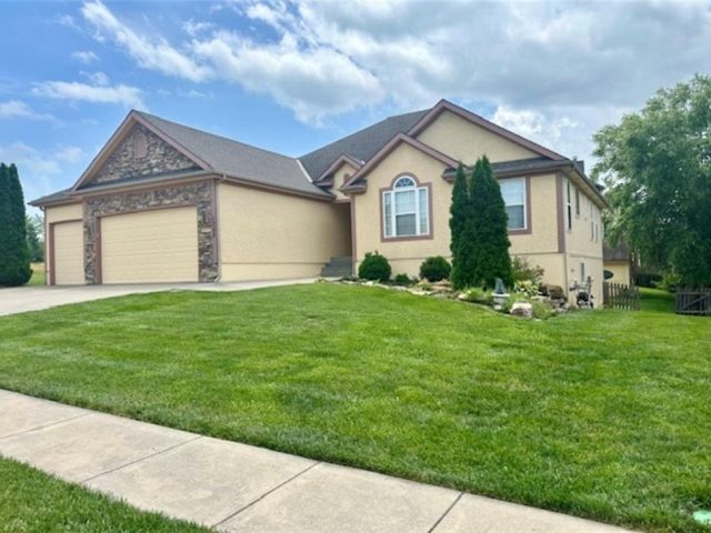 Homes for Sale in Kearney, MO 64060 | 1703  Esther Drive