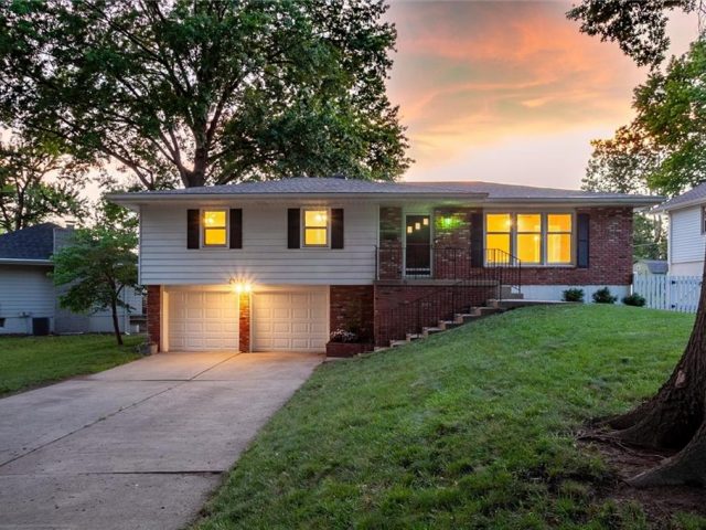 Homes for Sale in Gladstone, MO 64119 | 6714 N Bales Avenue