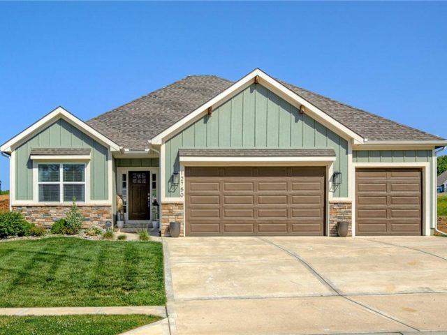 Homes for Sale in Platte City, MO 64079 | 12750  Larkspur Lane