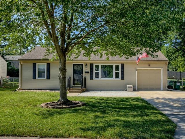 Homes for Sale in Kansas City, MO 64118 | 803  67th Place