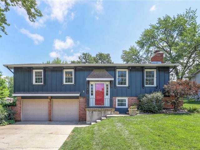 Homes for Sale in Kansas City, MO 64151 | 6735 NW Hilldale Drive