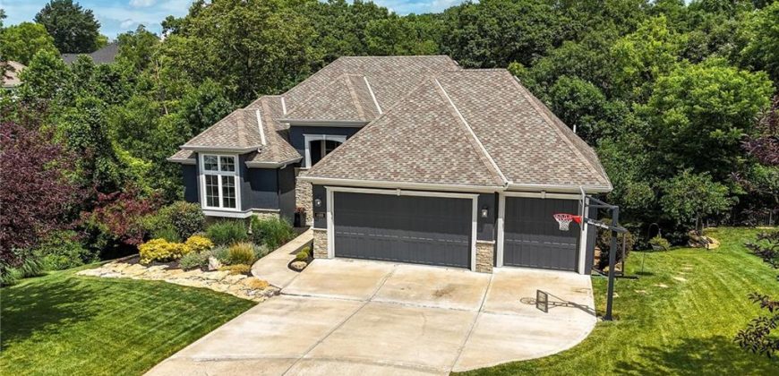 Homes for Sale in Parkville, MO 64152 | 6100  Westwood Court