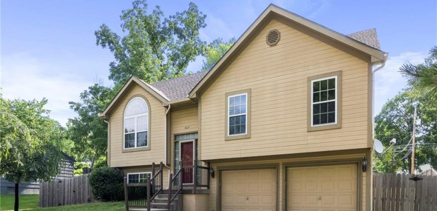Homes for Sale in Kansas City, MO 64151 | 5637 N Amoret Avenue