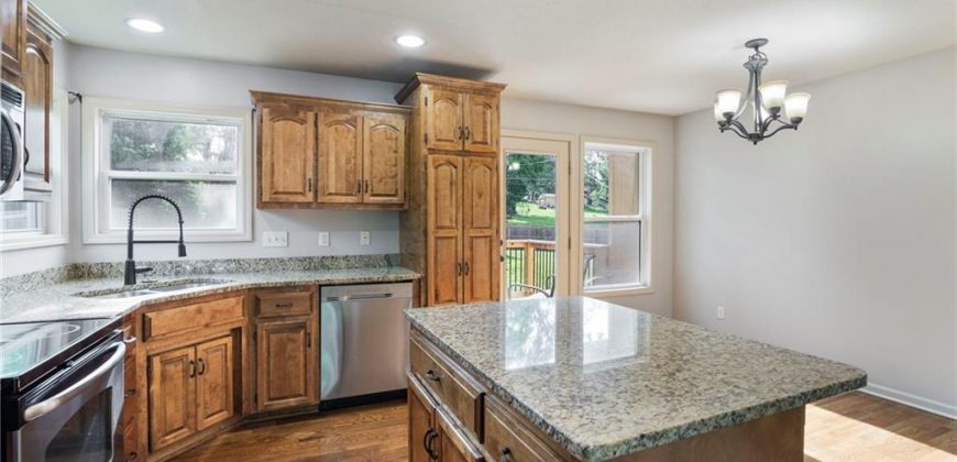 Homes for Sale in Kansas City, MO 64151 | 5637 N Amoret Avenue