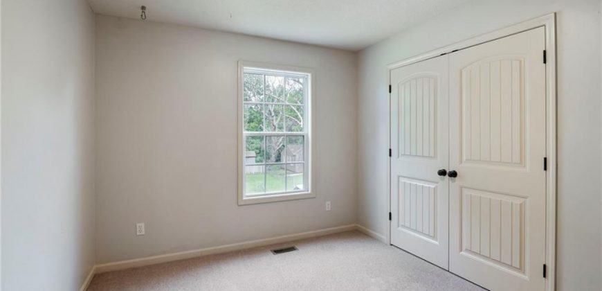 Homes for Sale in Kansas City, MO 64151 | 5637 N Amoret Avenue