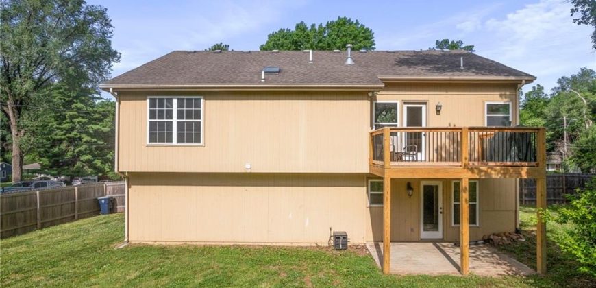 Homes for Sale in Kansas City, MO 64151 | 5637 N Amoret Avenue