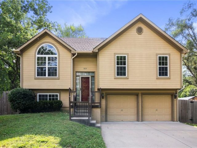 Homes for Sale in Kansas City, MO 64151 | 5637 N Amoret Avenue