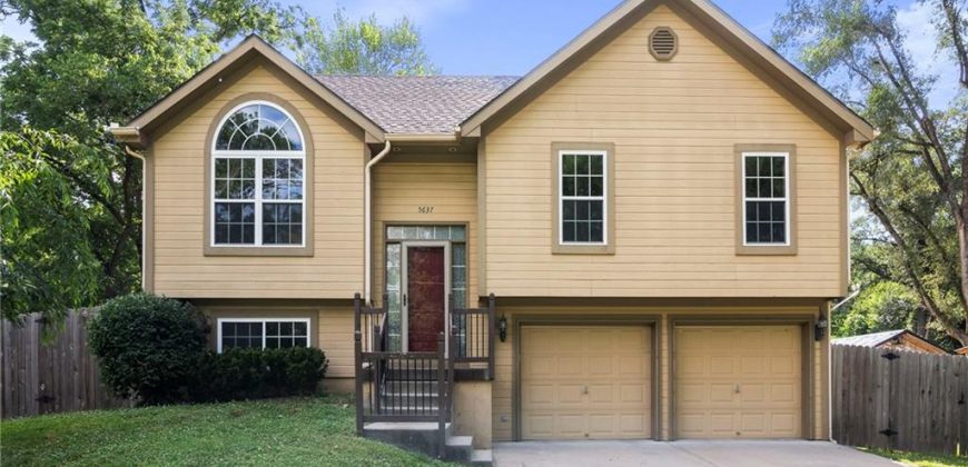 Homes for Sale in Kansas City, MO 64151 | 5637 N Amoret Avenue