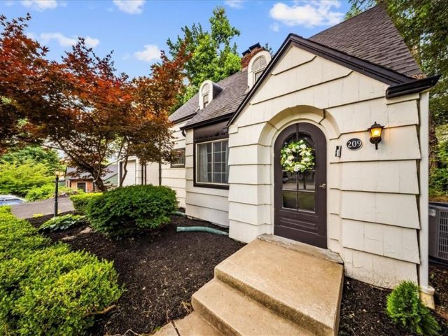Homes for Sale in Kansas City, MO 64116 | 209 NE Briarcliff Parkway