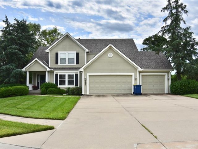 Homes for Sale in Liberty, MO 64068 | 925  Redwood Circle