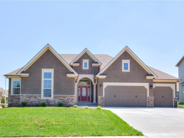 Homes for Sale in Kansas City, MO 64155 | 1605 NW 106th Terrace