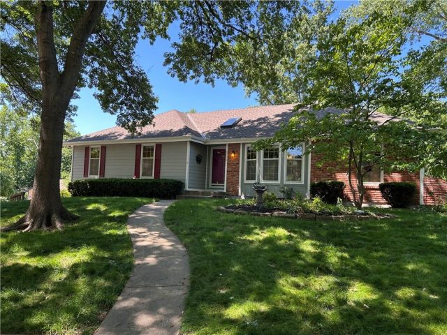 Homes for Sale in Kansas City, MO 64151 | 6116 N Amoret Avenue