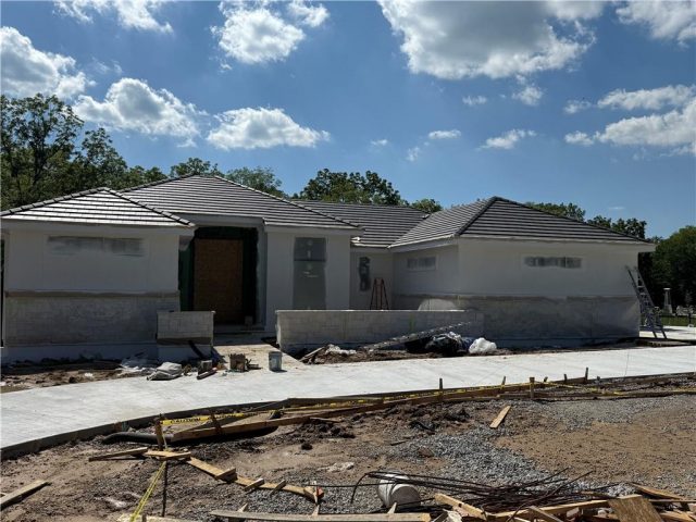 Homes for Sale in Parkville, MO 64152 | 7410 NW Pampas Lane