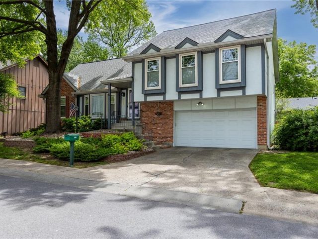Homes for Sale in Kansas City, MO 64119 | 5805 NE Buttonwood Tree Lane