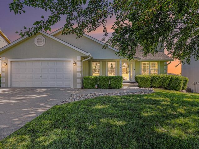 Homes for Sale in Smithville, MO 64089 | 110  Porter Drive