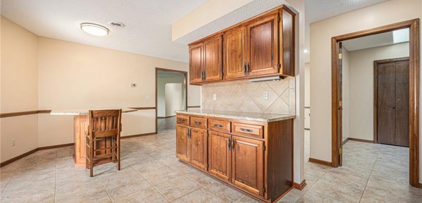 Homes for Sale in Parkville, MO 64152 | 7612 NW Valley Road