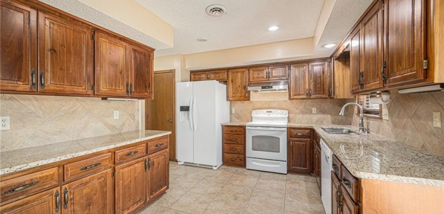 Homes for Sale in Parkville, MO 64152 | 7612 NW Valley Road