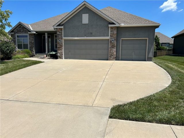 Homes for Sale in Kansas City, MO 64157 | 9839 N Farley Avenue