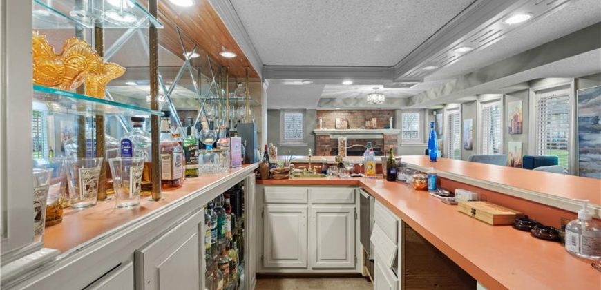 Homes for Sale in Gladstone, MO 64119 | 132 W Woodlands Drive