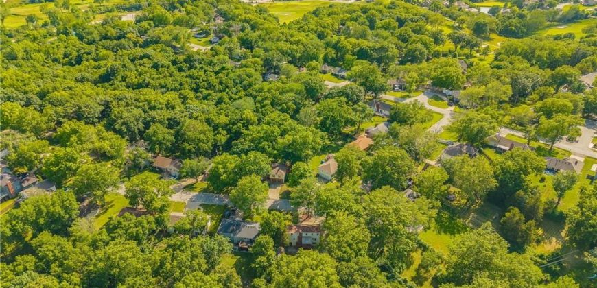 Homes for Sale in Parkville, MO 64152 | 6607  QUAIL RUN Drive