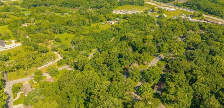 Homes for Sale in Parkville, MO 64152 | 6607  QUAIL RUN Drive