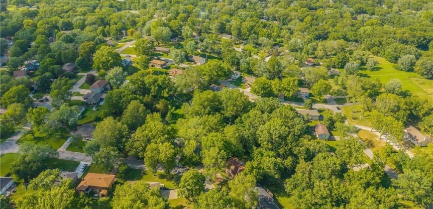 Homes for Sale in Parkville, MO 64152 | 6607  QUAIL RUN Drive