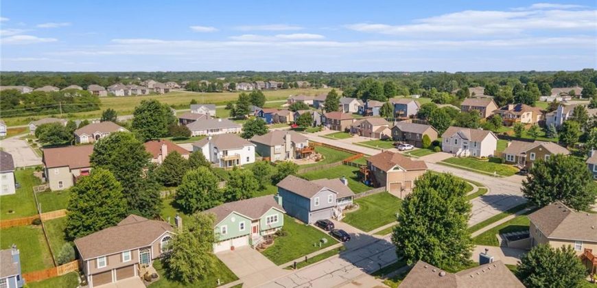 Homes for Sale in Smithville, MO 64089 | 212  Hampton Drive