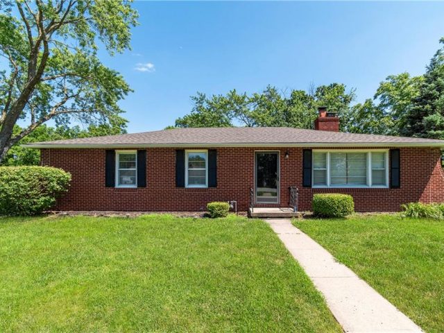 Homes for Sale in Kansas City, MO 64152 | 6511  Valley View Street