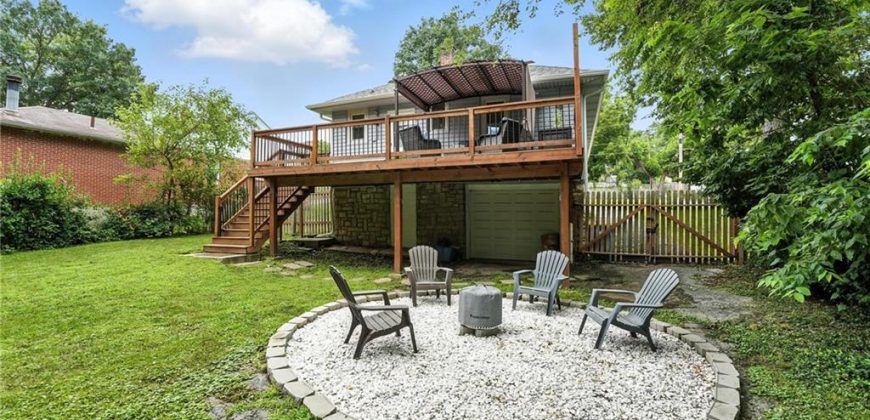Homes for Sale in Liberty, MO 64068 | 129 N Fairview Avenue