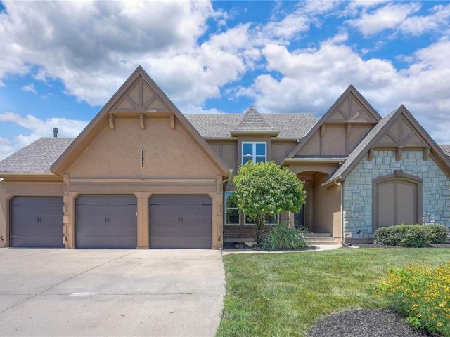 Homes for Sale in Kansas City, MO 64152 | 6826 NW Monticello Court
