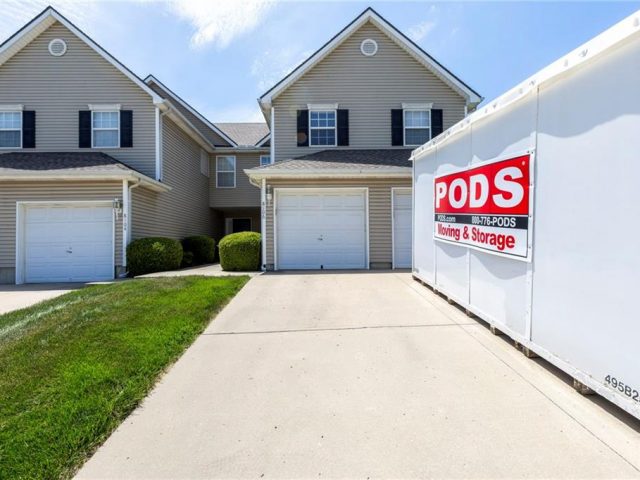 Homes for Sale in Kansas City, MO 64119 | 8106 N Lawn Avenue