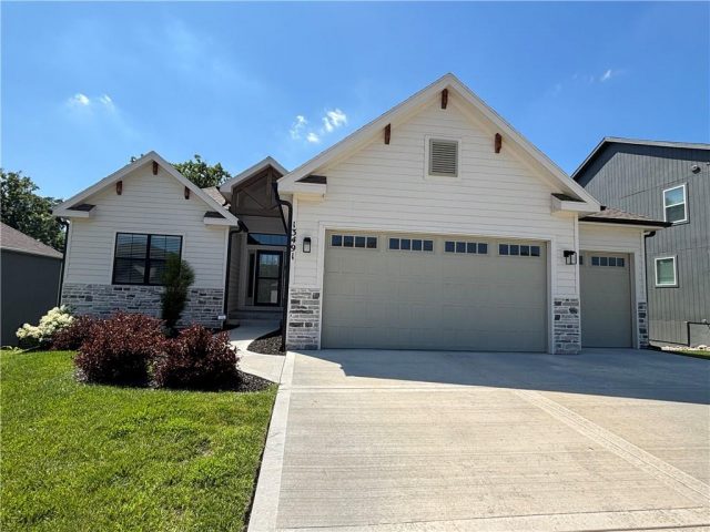 Homes for Sale in Parkville, MO 64152 | 13491  Terrace Park Drive