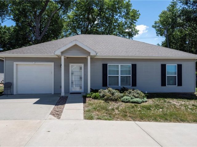 Homes for Sale in Gladstone, MO 64118 | 856 NE 66th Street