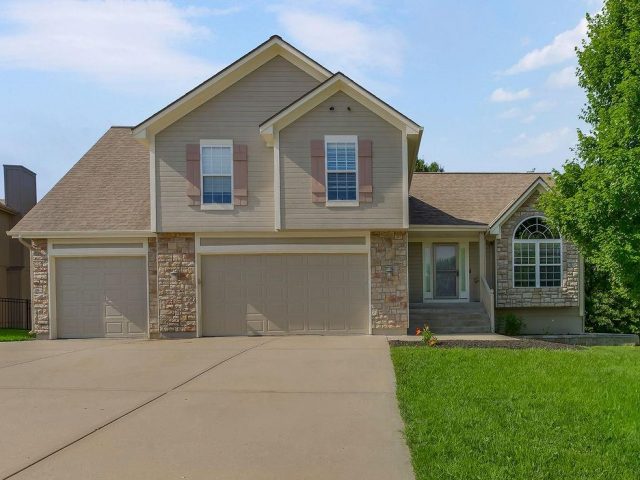 Homes for Sale in Smithville, MO 64089 | 701  Tomahawk Court