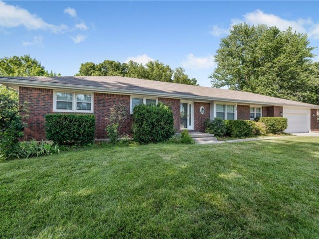Homes for Sale in Platte City, MO 64079 | 38  Hillcrest Drive
