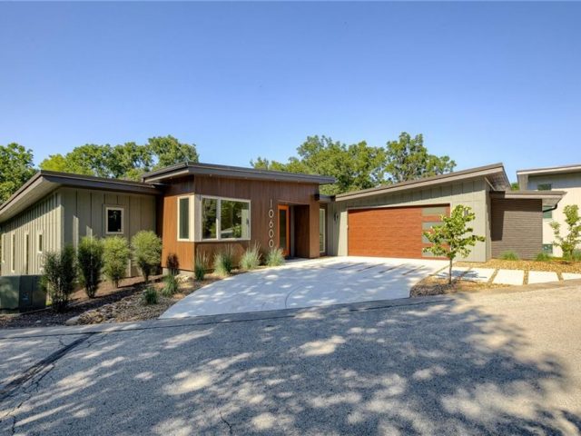 Homes for Sale in Parkville, MO 64152 | 10600  Chateau Lane