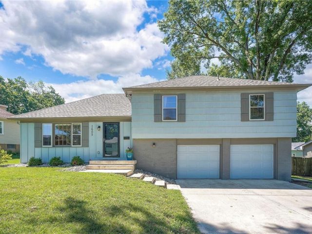 Homes for Sale in Kansas City, MO 64118 | 1605 NE Northaven Drive