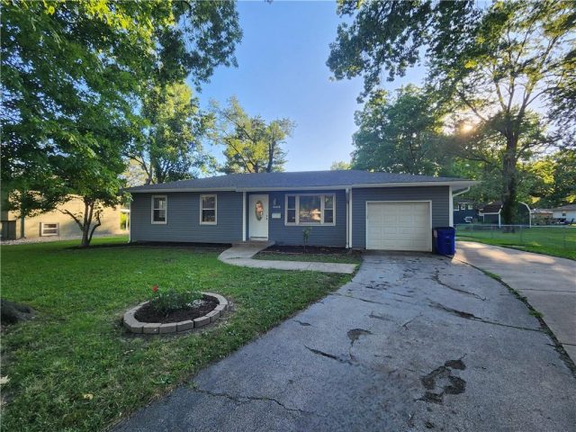 Homes for Sale in Gladstone, MO 64119 | 6406 N Walrond Avenue