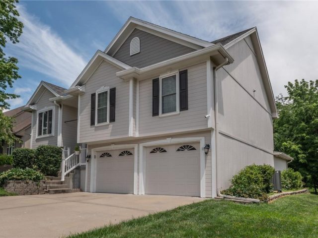 Homes for Sale in Smithville, MO 64089 | 207  Woodhaven Drive