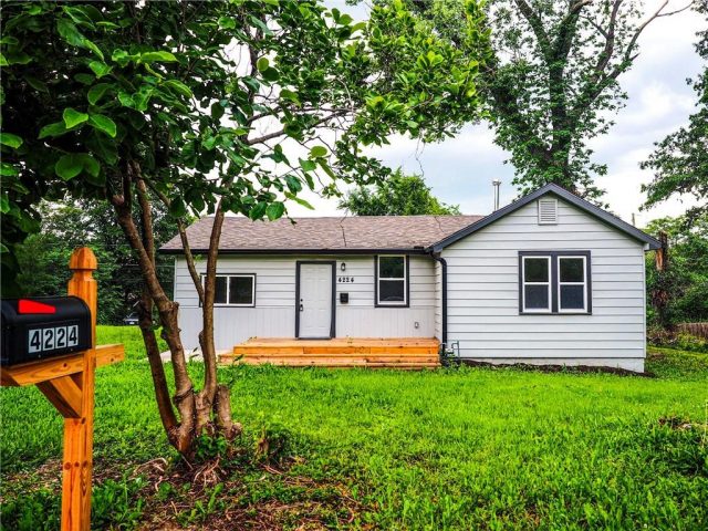 Homes for Sale in Kansas City, MO 64117 | 4224 N Spruce Avenue