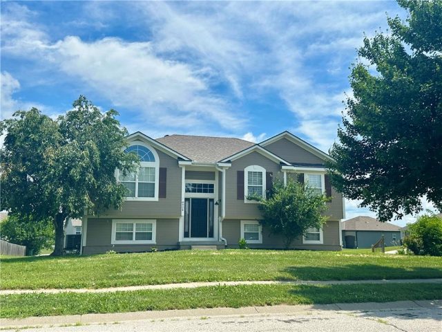 Homes for Sale in Kansas City, MO 64157 | 8924  Paw Paw Drive